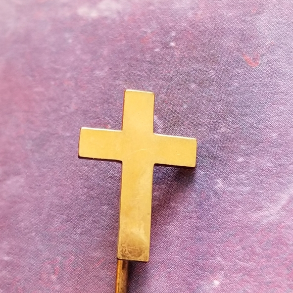 Relisted -Vintage cross stick pin gold tone crucifix brooch - Picture 12 of 16